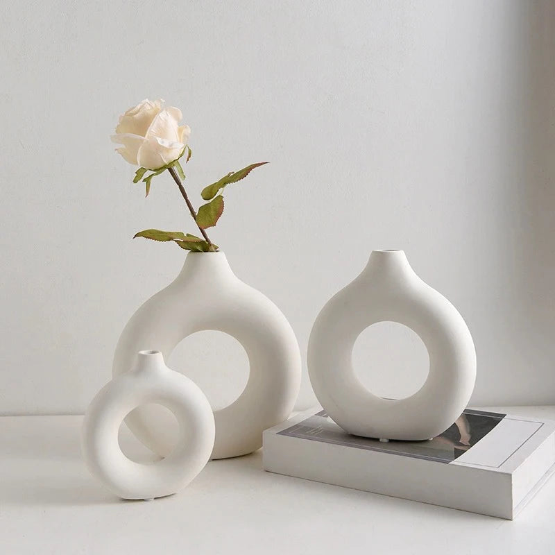 🌸 Vase en Céramique Imitation – Design Donut Blanc Pur pour Fleurs et Décoration Table