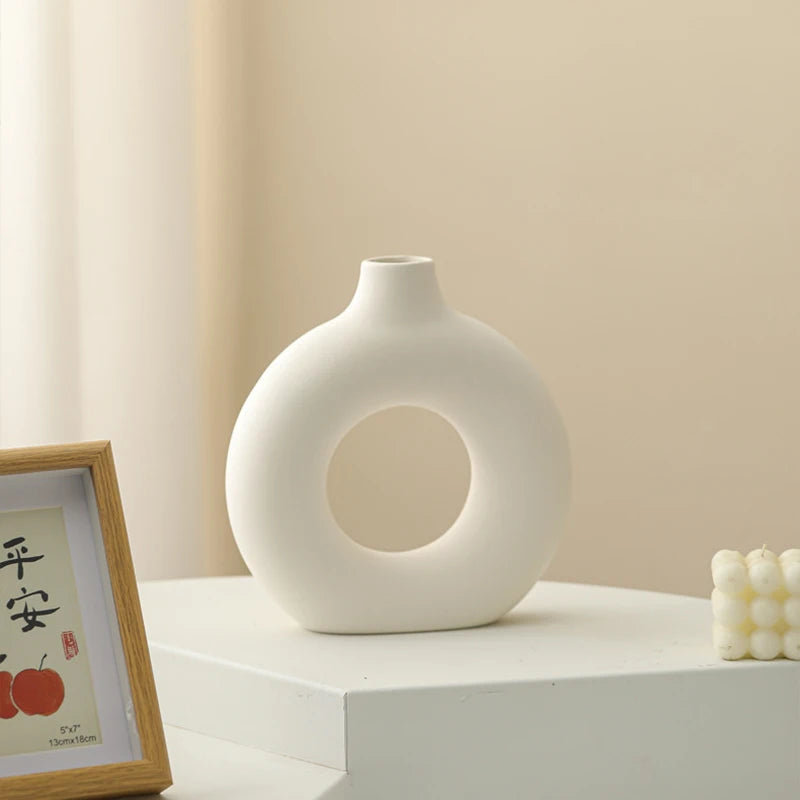 🌸 Vase en Céramique Imitation – Design Donut Blanc Pur pour Fleurs et Décoration Table