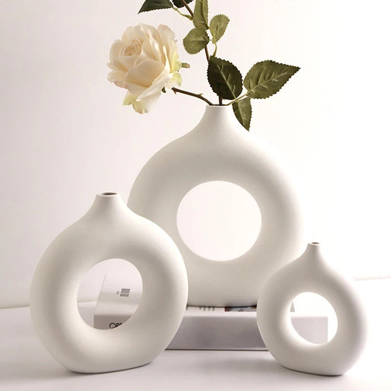 🌸 Vase en Céramique Imitation – Design Donut Blanc Pur pour Fleurs et Décoration Table