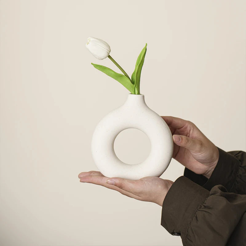 🌸 Vase en Céramique Imitation – Design Donut Blanc Pur pour Fleurs et Décoration Table